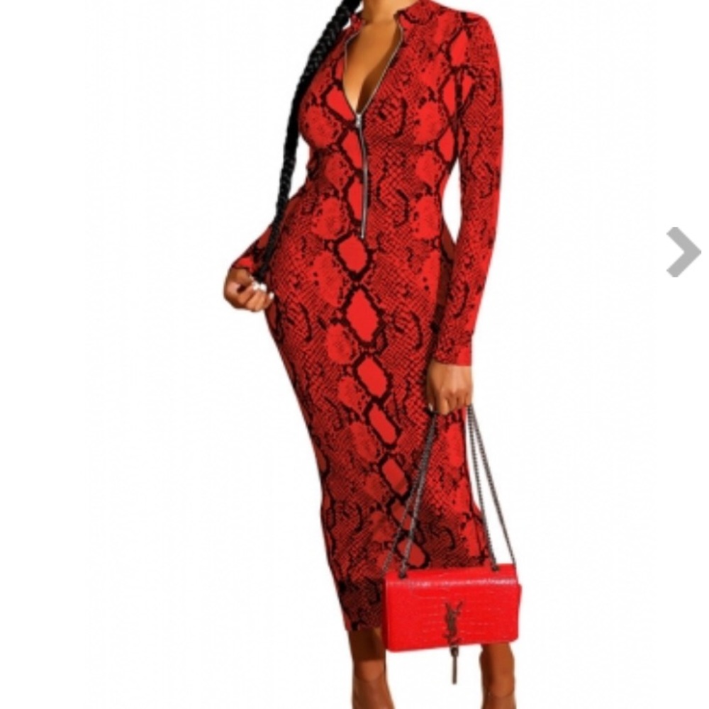 Nice body con stretched dress !!